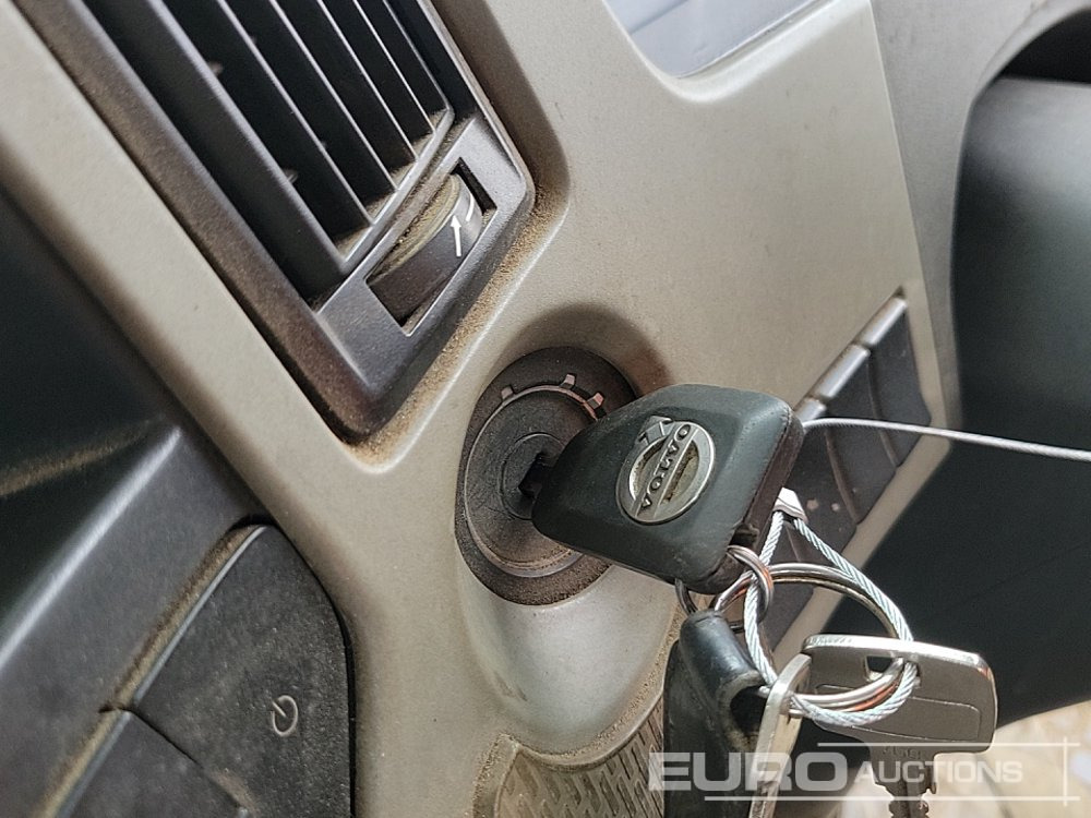 Kamion s kukastom dizalicom 2014 Volvo FM84FR: slika Kamion s kukastom dizalicom 2014 Volvo FM84FR
