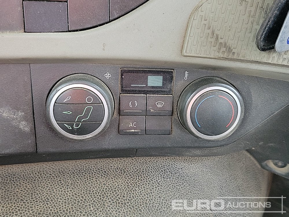 Kamion s kukastom dizalicom 2014 Volvo FM84FR: slika Kamion s kukastom dizalicom 2014 Volvo FM84FR