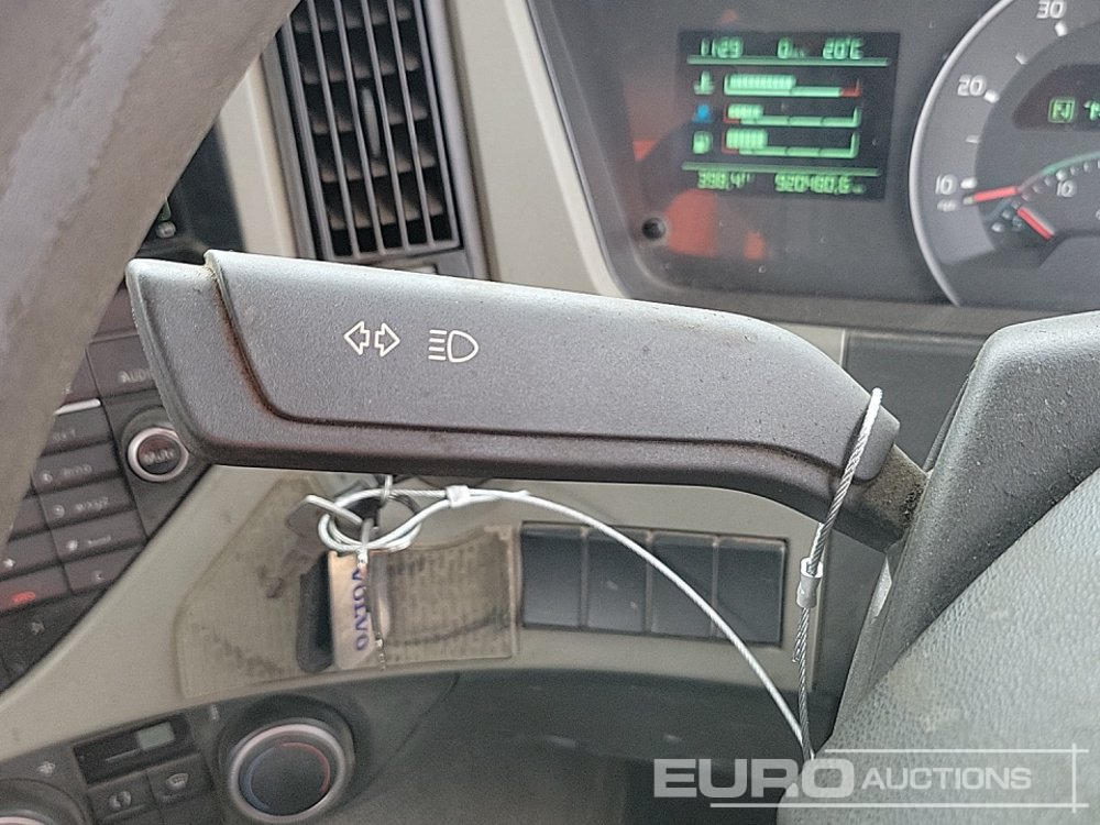 Kamion s kukastom dizalicom 2014 Volvo FM84FR: slika Kamion s kukastom dizalicom 2014 Volvo FM84FR