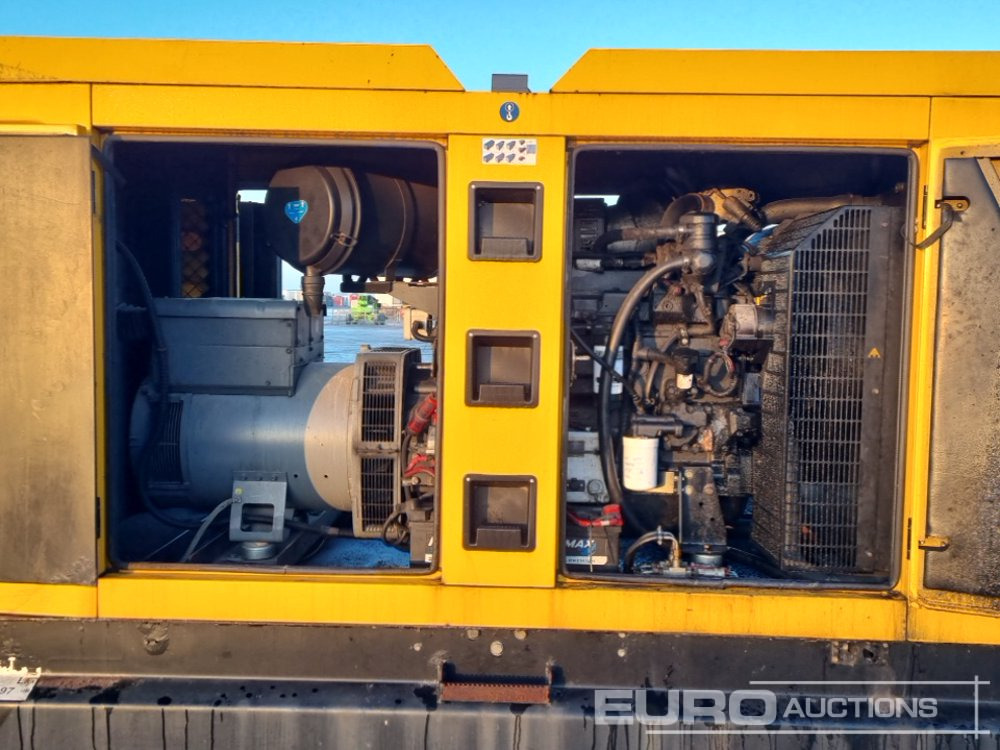 Generatorski set 2015 SDMO R165C3: slika Generatorski set 2015 SDMO R165C3 Generatorski set 2015 SDMO R165C3: slika Generatorski set 2015 SDMO R165C3