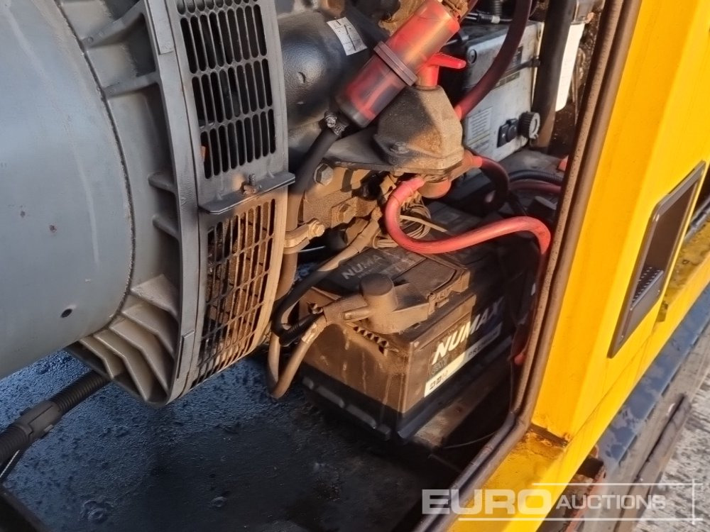 Generatorski set 2015 SDMO R165C3: slika Generatorski set 2015 SDMO R165C3 Generatorski set 2015 SDMO R165C3: slika Generatorski set 2015 SDMO R165C3