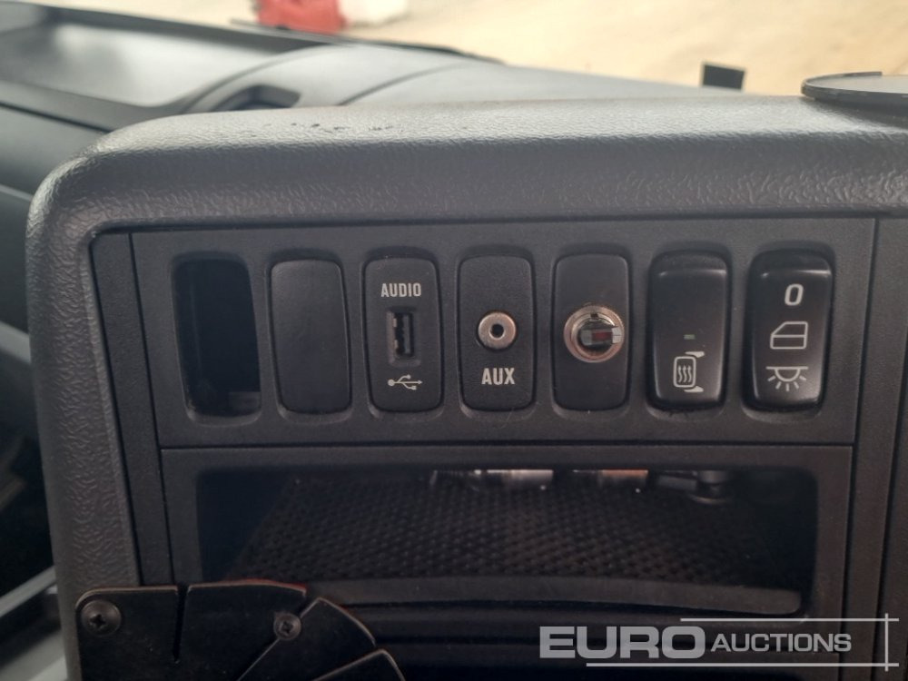 Kamion s otvorenim sandukom za prijevoz teških strojeva 2016 Scania P370: slika Kamion s otvorenim sandukom za prijevoz teških strojeva 2016 Scania P370