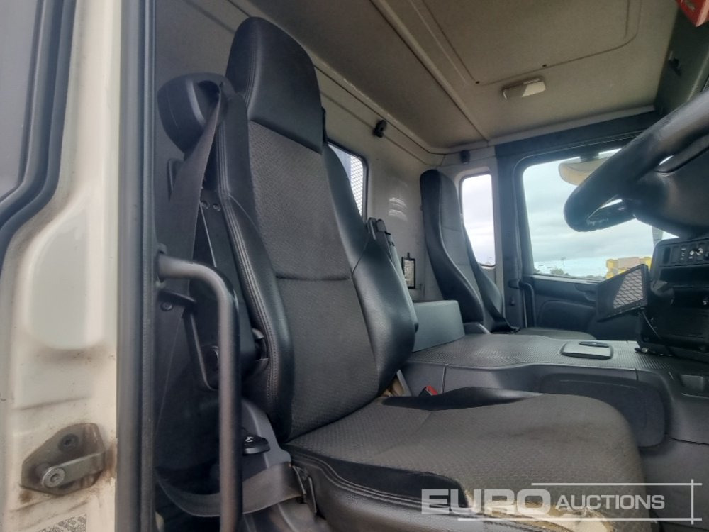 Kamion s otvorenim sandukom za prijevoz teških strojeva 2016 Scania P370: slika Kamion s otvorenim sandukom za prijevoz teških strojeva 2016 Scania P370