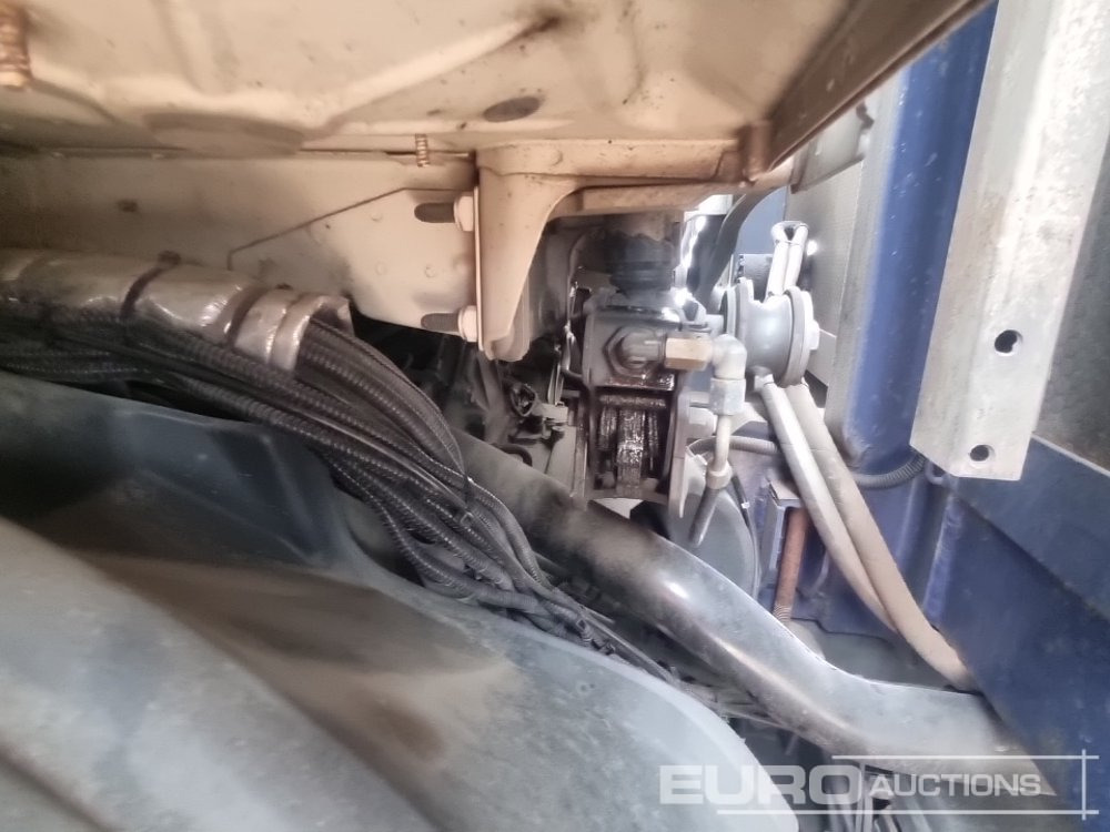 Kamion s otvorenim sandukom za prijevoz teških strojeva 2016 Scania P370: slika Kamion s otvorenim sandukom za prijevoz teških strojeva 2016 Scania P370