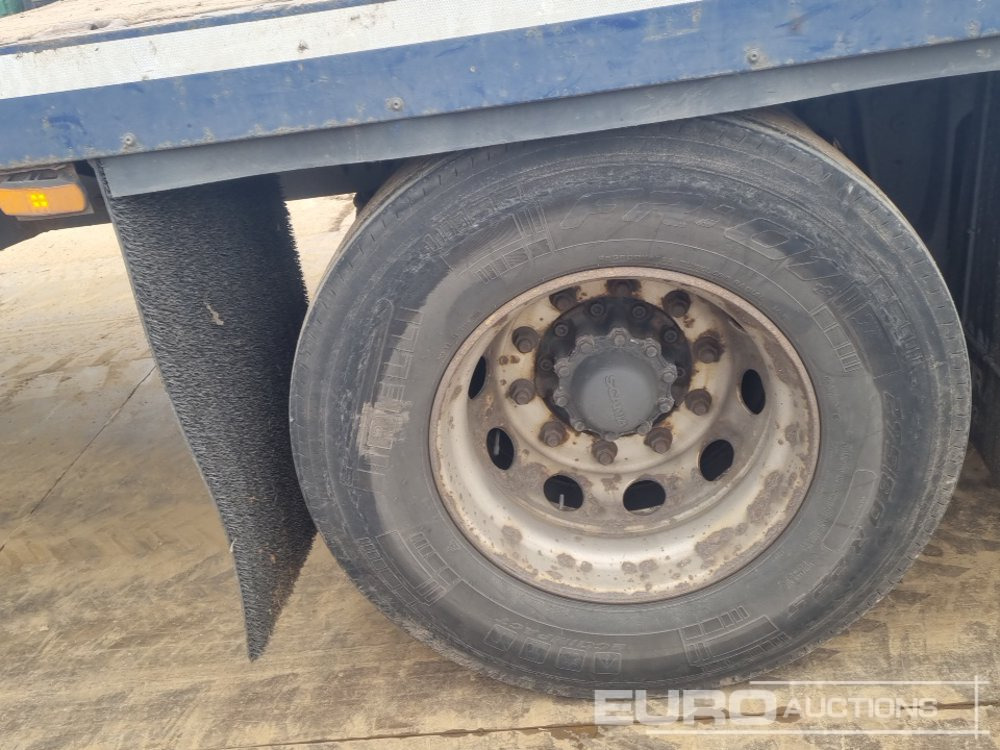 Kamion s otvorenim sandukom za prijevoz teških strojeva 2016 Scania P370: slika Kamion s otvorenim sandukom za prijevoz teških strojeva 2016 Scania P370