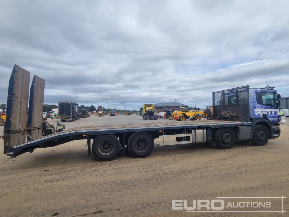 Kamion s otvorenim sandukom za prijevoz teških strojeva 2016 Scania P370: slika Kamion s otvorenim sandukom za prijevoz teških strojeva 2016 Scania P370