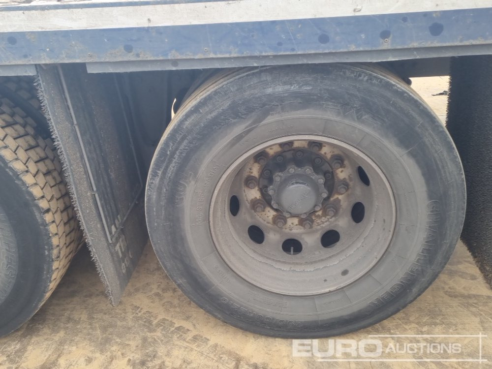 Kamion s otvorenim sandukom za prijevoz teških strojeva 2016 Scania P370: slika Kamion s otvorenim sandukom za prijevoz teških strojeva 2016 Scania P370