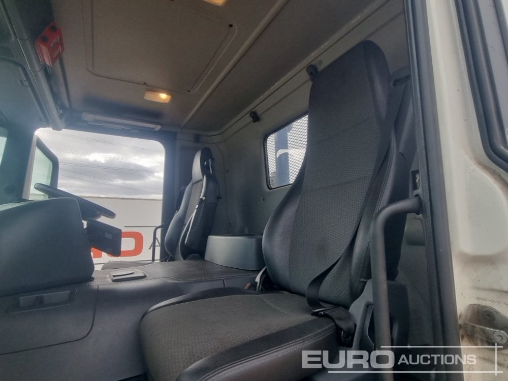 Kamion s otvorenim sandukom za prijevoz teških strojeva 2016 Scania P370: slika Kamion s otvorenim sandukom za prijevoz teških strojeva 2016 Scania P370