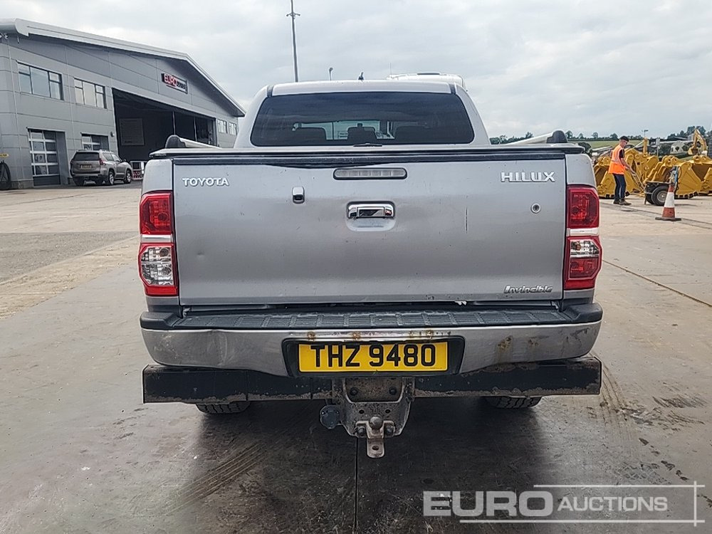 2016 Toyota Hilux Invincible - Pick-up: slika 2016 Toyota Hilux Invincible - Pick-up 2016 Toyota Hilux Invincible - Pick-up: slika 2016 Toyota Hilux Invincible - Pick-up