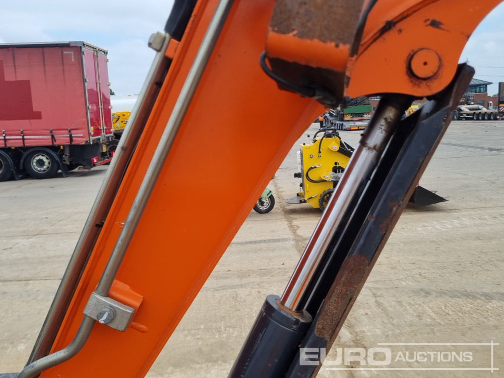 Mini bager 2019 Hitachi ZX19U-5A: slika Mini bager 2019 Hitachi ZX19U-5A
