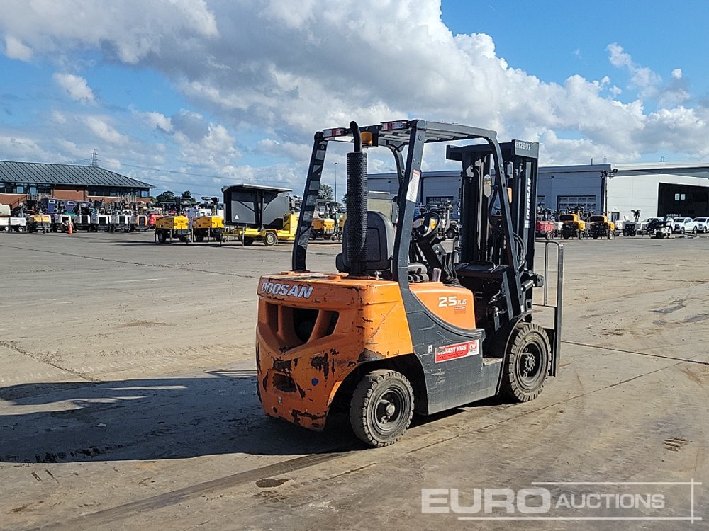 2020 Doosan D25GP - Viličar: slika 2020 Doosan D25GP - Viličar 2020 Doosan D25GP - Viličar: slika 2020 Doosan D25GP - Viličar
