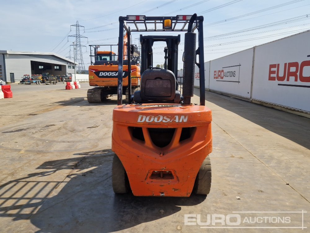 2020 Doosan D30GP - Viličar: slika 2020 Doosan D30GP - Viličar 2020 Doosan D30GP - Viličar: slika 2020 Doosan D30GP - Viličar