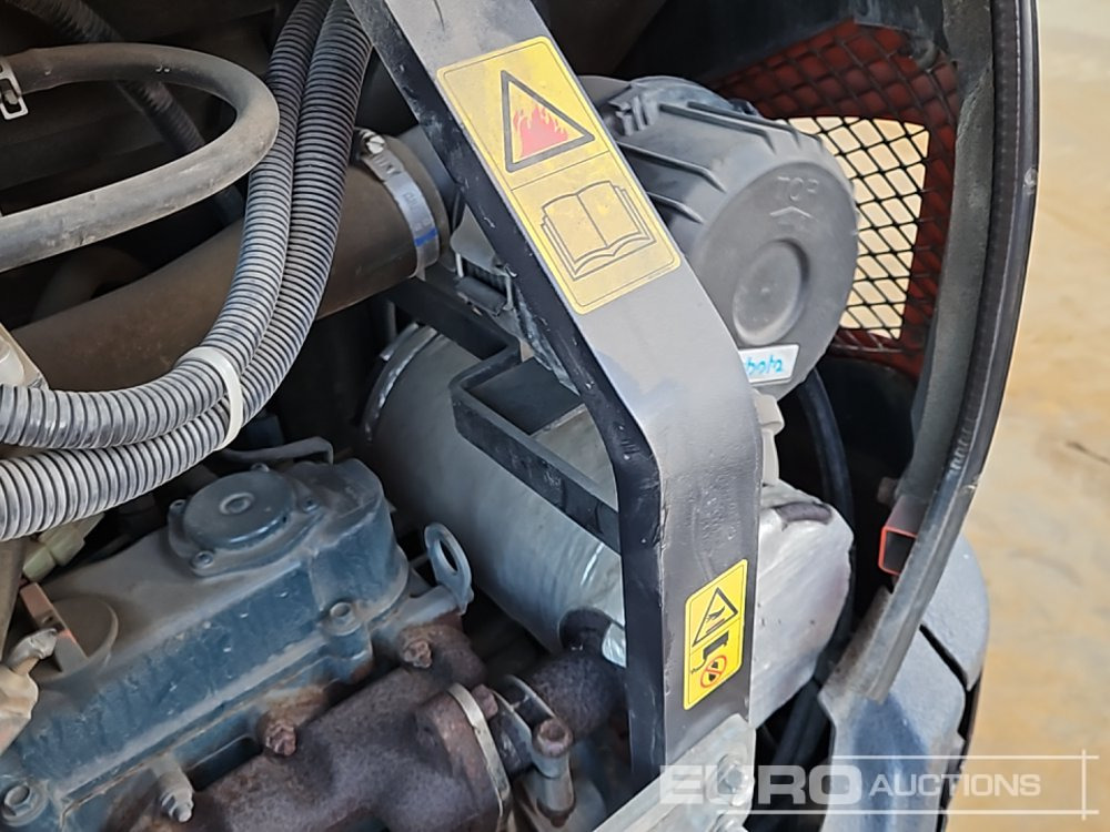 Mini bager 2020 Kubota KX016-4: slika Mini bager 2020 Kubota KX016-4 Mini bager 2020 Kubota KX016-4: slika Mini bager 2020 Kubota KX016-4