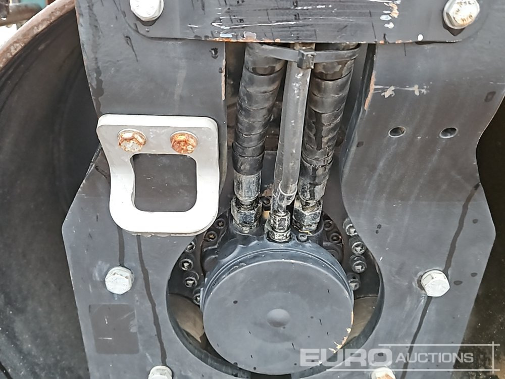 Valjak 2022 JCB CT260-120: slika Valjak 2022 JCB CT260-120