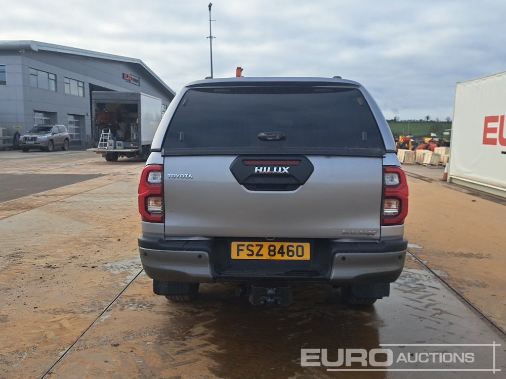 2022 Toyota Hilux Invincible X - Pick-up: slika 2022 Toyota Hilux Invincible X - Pick-up 2022 Toyota Hilux Invincible X - Pick-up: slika 2022 Toyota Hilux Invincible X - Pick-up