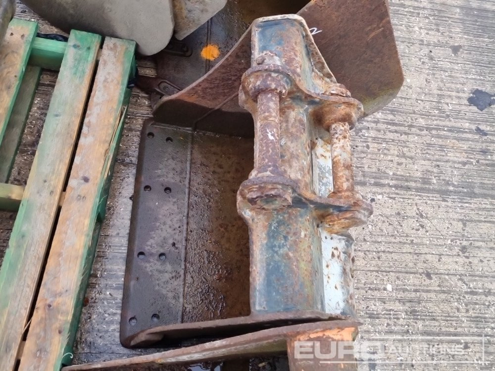 Korpa 42" Ditching, 24", 24", 20", 12" Digging Bucket 35-40mm Pin to suit Mini Excavator: slika Korpa 42" Ditching, 24", 24", 20", 12" Digging Bucket 35-40mm Pin to suit Mini Excavator