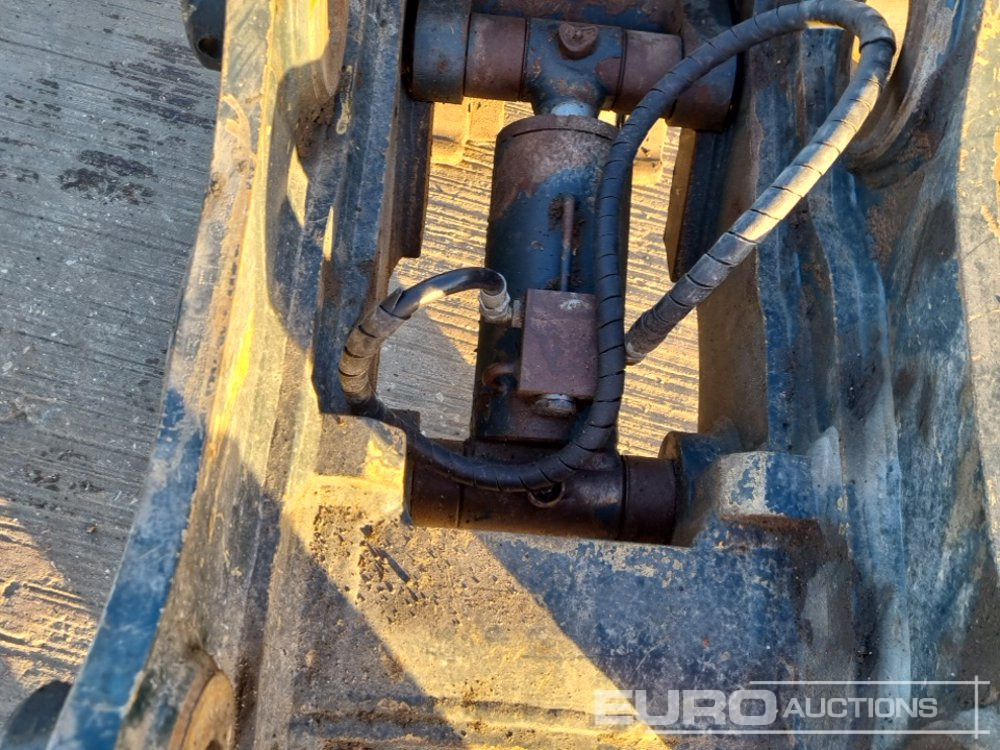 Brza spojka Daemo Hydraulic Quick Hitch 80mm Pin to suit 20 Ton Excavator: slika Brza spojka Daemo Hydraulic Quick Hitch 80mm Pin to suit 20 Ton Excavator