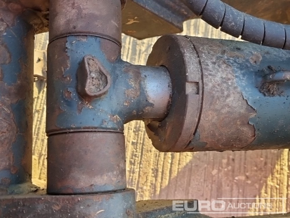 Brza spojka Daemo Hydraulic Quick Hitch 80mm Pin to suit 20 Ton Excavator: slika Brza spojka Daemo Hydraulic Quick Hitch 80mm Pin to suit 20 Ton Excavator