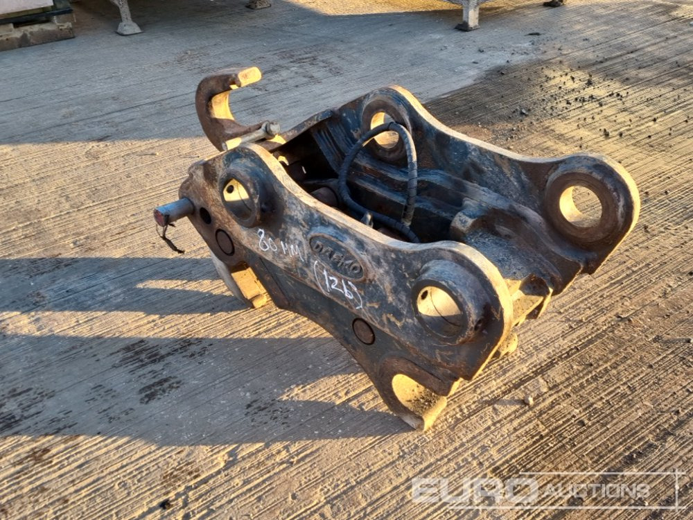 Brza spojka Daemo Hydraulic Quick Hitch 80mm Pin to suit 20 Ton Excavator: slika Brza spojka Daemo Hydraulic Quick Hitch 80mm Pin to suit 20 Ton Excavator
