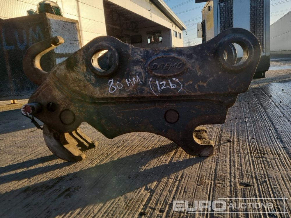 Brza spojka Daemo Hydraulic Quick Hitch 80mm Pin to suit 20 Ton Excavator: slika Brza spojka Daemo Hydraulic Quick Hitch 80mm Pin to suit 20 Ton Excavator