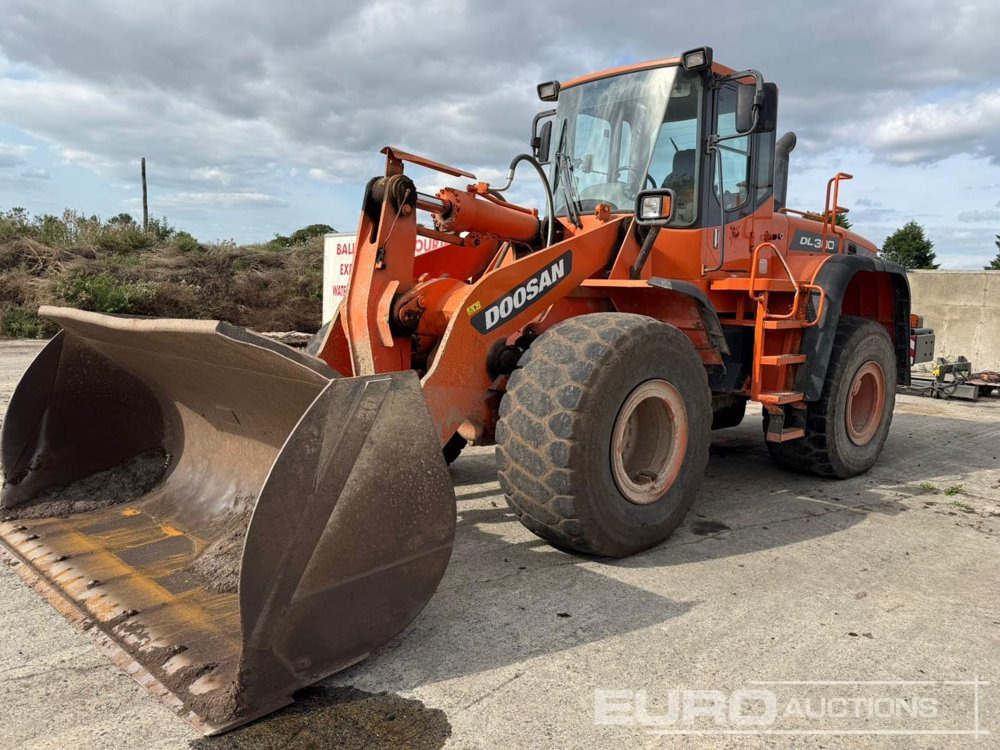 Doosan DL300 - Utovarivač na kotačima: slika Doosan DL300 - Utovarivač na kotačima Doosan DL300 - Utovarivač na kotačima: slika Doosan DL300 - Utovarivač na kotačima