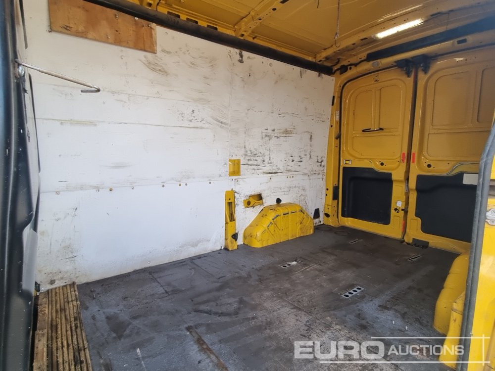 Dostavno vozilo 2016 Ford Transit 350: slika Dostavno vozilo 2016 Ford Transit 350