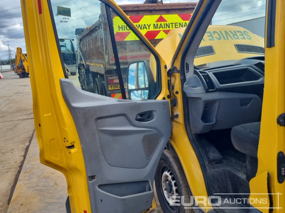 Dostavno vozilo 2016 Ford Transit 350: slika Dostavno vozilo 2016 Ford Transit 350