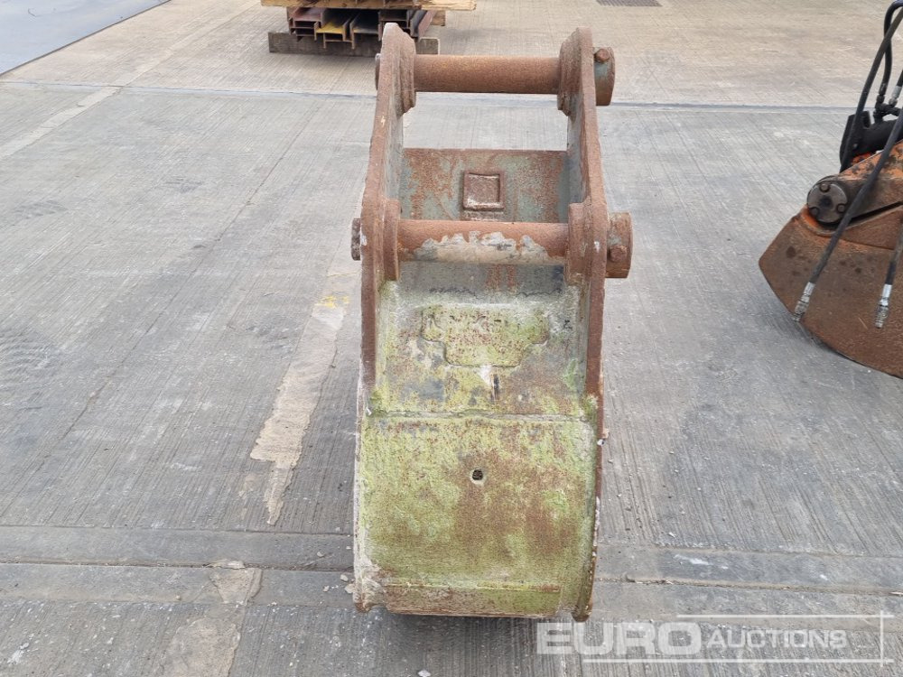 Geith 18" Digging Bucket 65mm Pin to suit 13 Ton Excavator - Korpa: slika Geith 18" Digging Bucket 65mm Pin to suit 13 Ton Excavator - Korpa Geith 18" Digging Bucket 65mm Pin to suit 13 Ton Excavator - Korpa: slika Geith 18" Digging Bucket 65mm Pin to suit 13 Ton Excavator - Korpa