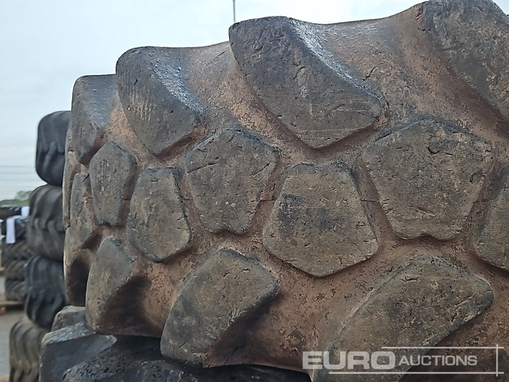 JCB 15.5-25 Tyre (4 of) - Guma: slika  JCB 15.5-25 Tyre (4 of) - Guma JCB 15.5-25 Tyre (4 of) - Guma: slika  JCB 15.5-25 Tyre (4 of) - Guma