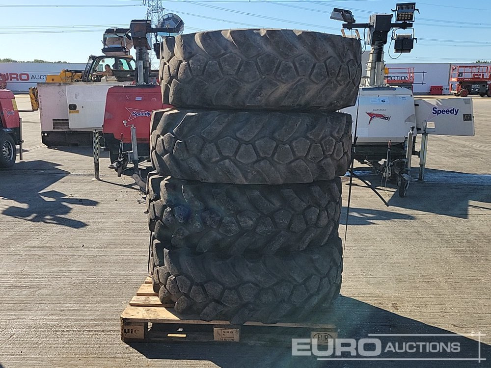 JCB 15.5-25 Tyre (4 of) - Guma: slika  JCB 15.5-25 Tyre (4 of) - Guma JCB 15.5-25 Tyre (4 of) - Guma: slika  JCB 15.5-25 Tyre (4 of) - Guma