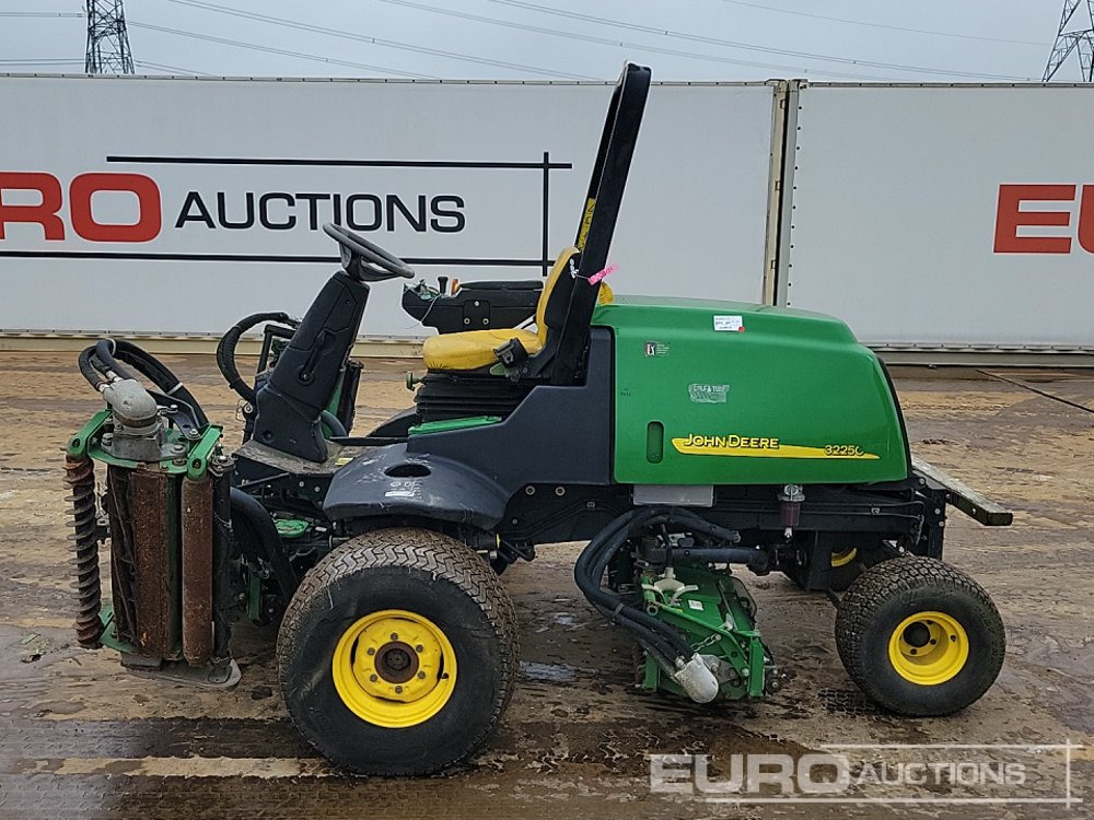 John Deere 3225C - Vrtna kosilica: slika John Deere 3225C - Vrtna kosilica John Deere 3225C - Vrtna kosilica: slika John Deere 3225C - Vrtna kosilica