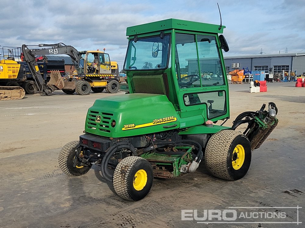 John Deere 3235B - Vrtna kosilica: slika John Deere 3235B - Vrtna kosilica John Deere 3235B - Vrtna kosilica: slika John Deere 3235B - Vrtna kosilica