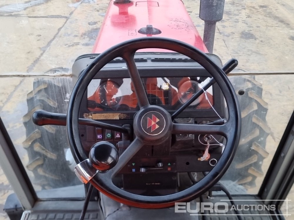 Traktor Massey Ferguson MF382: slika Traktor Massey Ferguson MF382