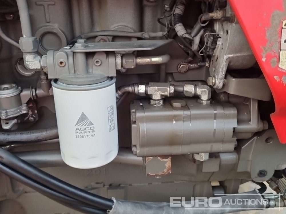 Traktor Massey Ferguson MF382: slika Traktor Massey Ferguson MF382