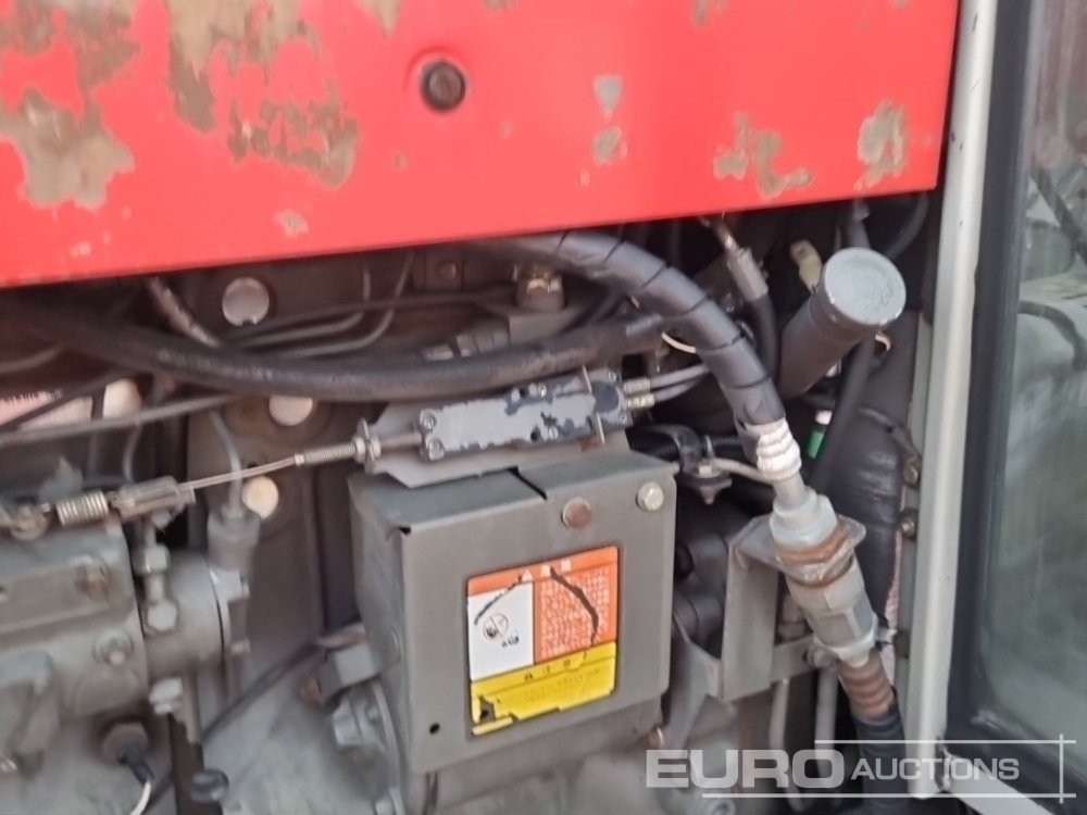 Traktor Massey Ferguson MF382: slika Traktor Massey Ferguson MF382