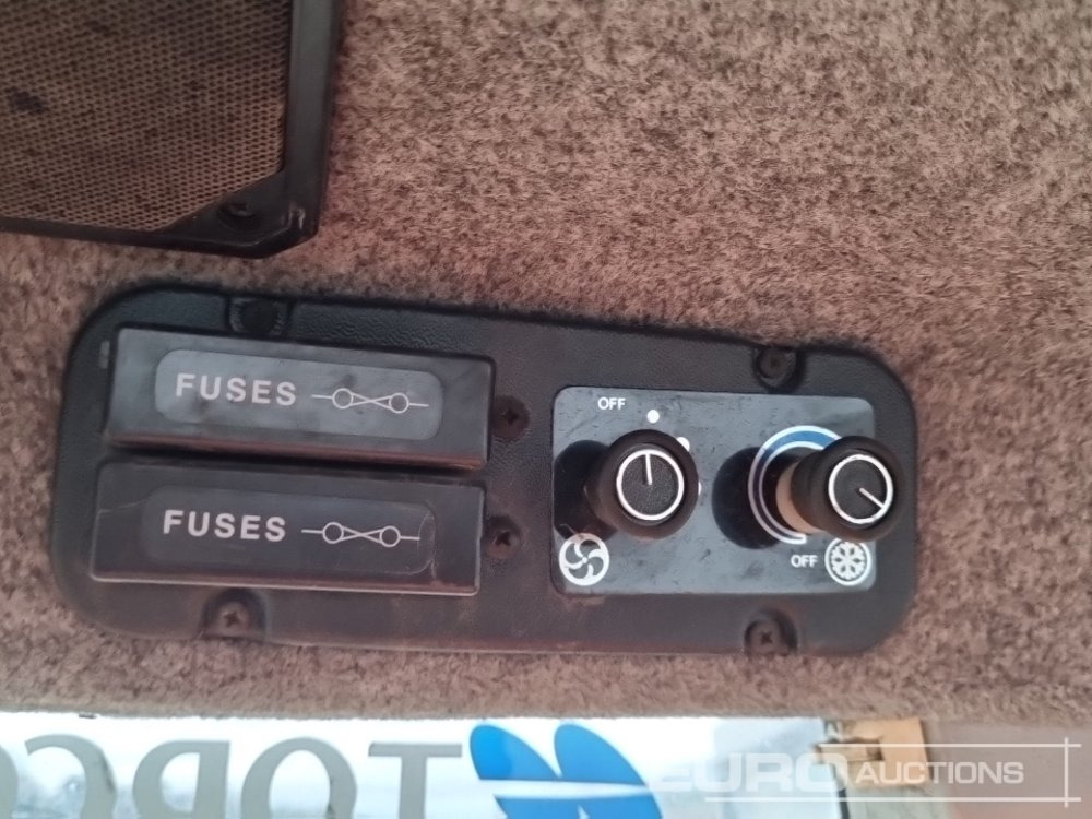 Traktor Massey Ferguson MF382: slika Traktor Massey Ferguson MF382