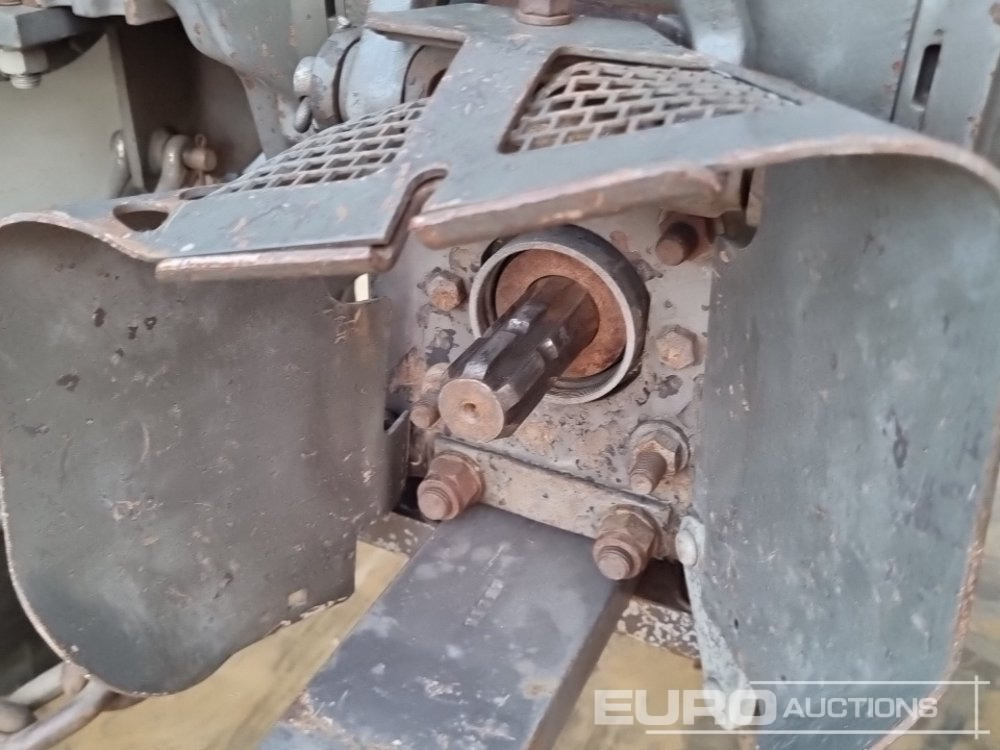 Traktor Massey Ferguson MF382: slika Traktor Massey Ferguson MF382