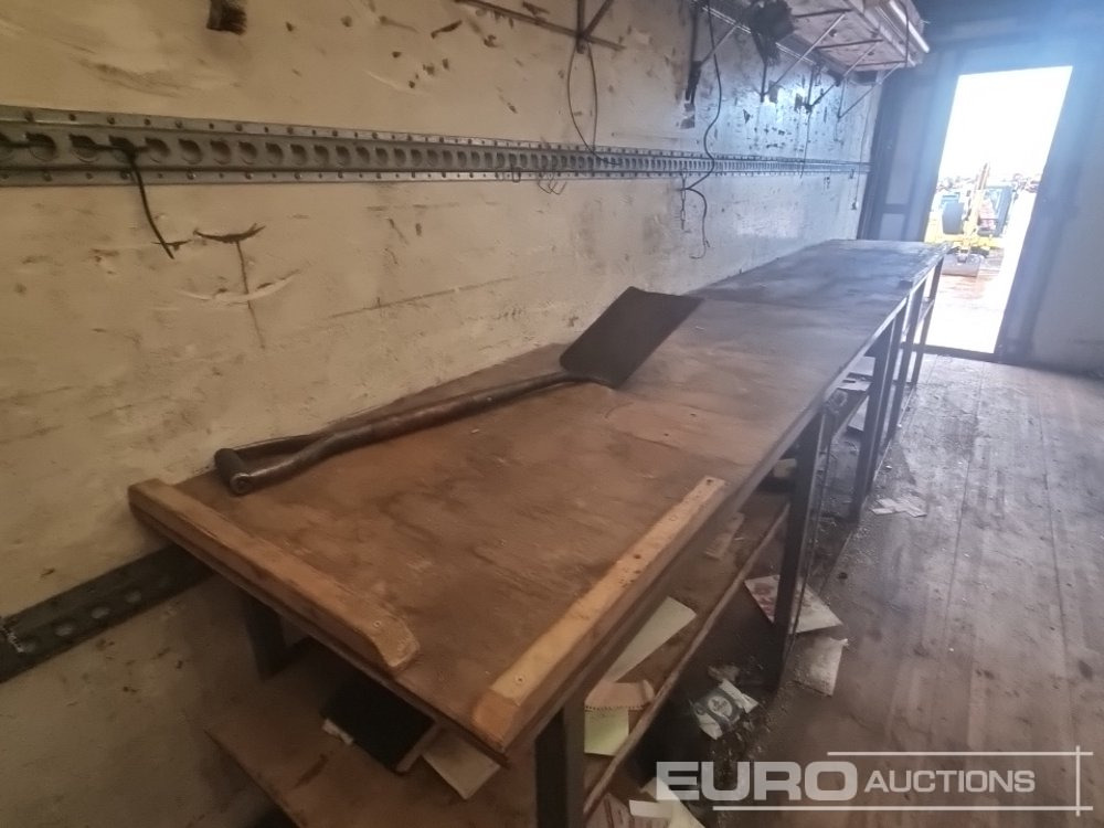 Kamion sandučar Mercedes 1820: slika Kamion sandučar Mercedes 1820