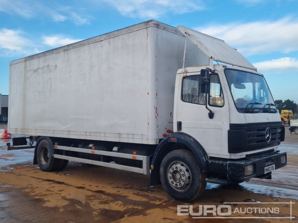 Kamion sandučar Mercedes 1820: slika Kamion sandučar Mercedes 1820