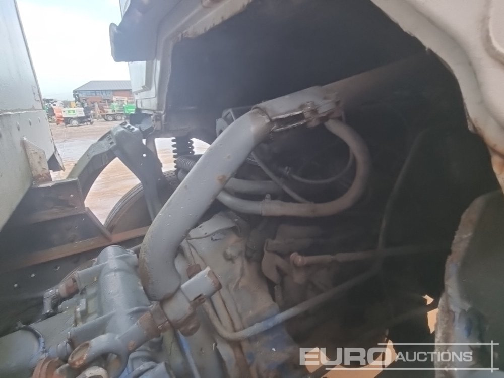 Kamion sandučar Mercedes 1820: slika Kamion sandučar Mercedes 1820