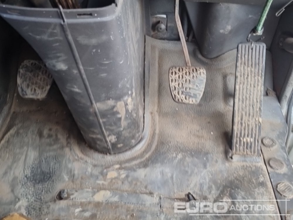 Kamion sandučar Mercedes 1820: slika Kamion sandučar Mercedes 1820