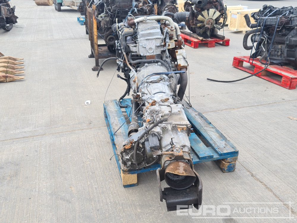 Mitsubishi 4 Cylinder Engine, Gearbox, Pump - Motor: slika Mitsubishi 4 Cylinder Engine, Gearbox, Pump - Motor Mitsubishi 4 Cylinder Engine, Gearbox, Pump - Motor: slika Mitsubishi 4 Cylinder Engine, Gearbox, Pump - Motor