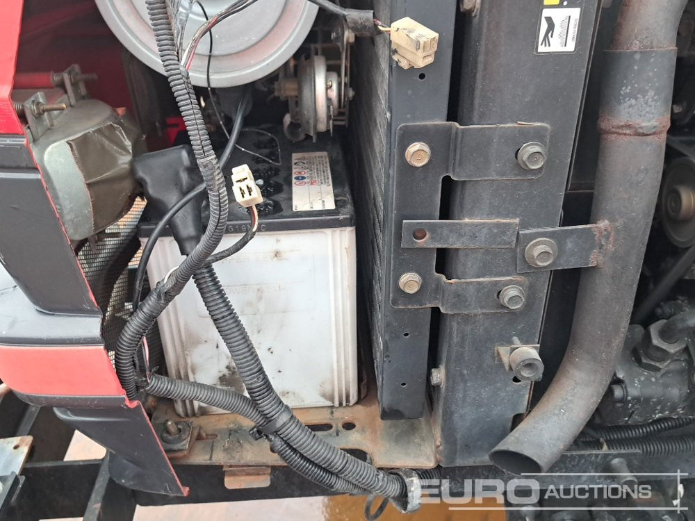 Mali traktor Mitsubishi MT246: slika Mali traktor Mitsubishi MT246