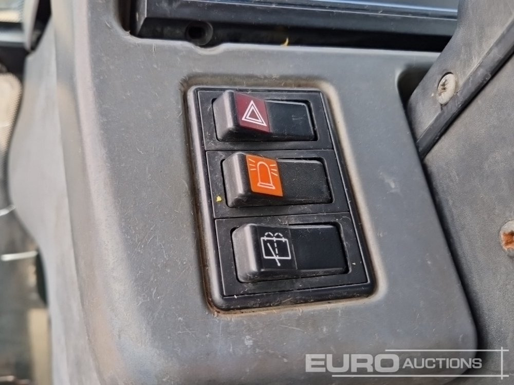 Traktor New Holland TM155: slika Traktor New Holland TM155