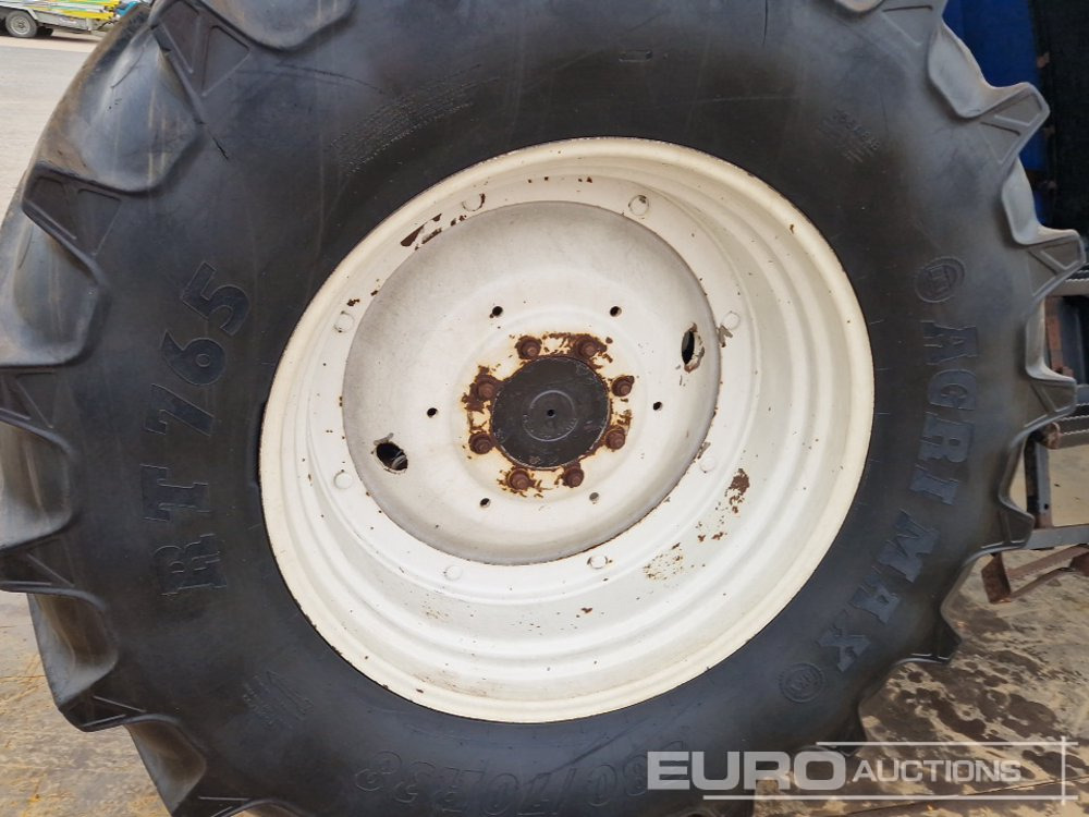 Traktor New Holland TM155: slika Traktor New Holland TM155