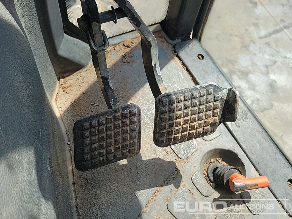 Traktor New Holland TN95F: slika Traktor New Holland TN95F
