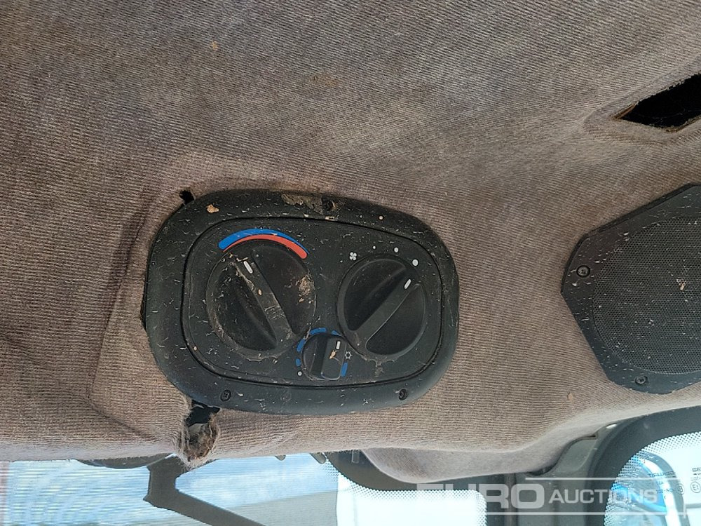 Traktor New Holland TN95F: slika Traktor New Holland TN95F