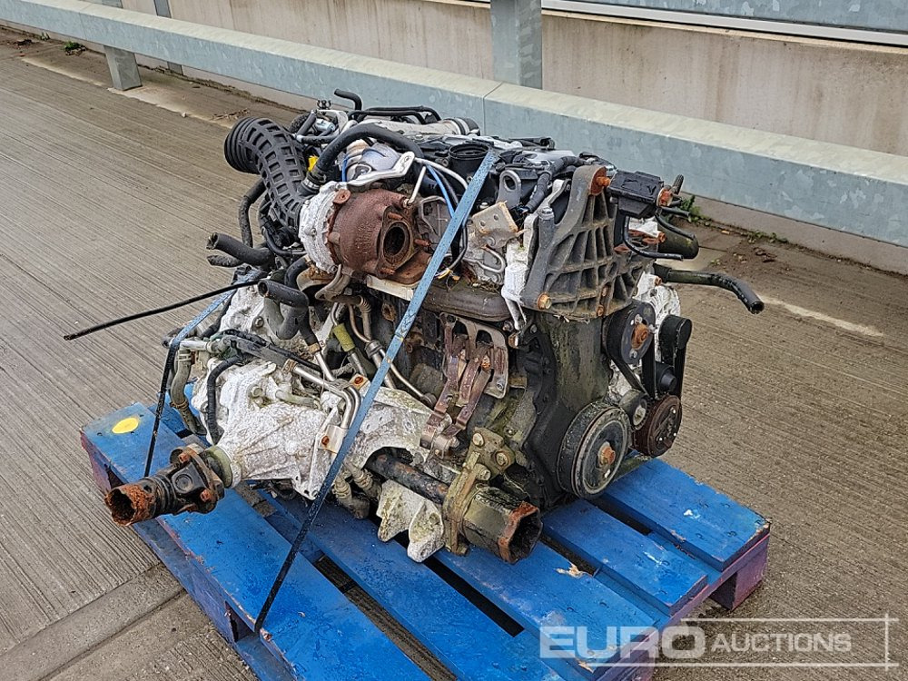 Motor Nissan 4 Cylinder Engine, Gearbox: slika Motor Nissan 4 Cylinder Engine, Gearbox