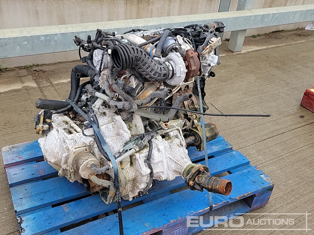Motor Nissan 4 Cylinder Engine, Gearbox: slika Motor Nissan 4 Cylinder Engine, Gearbox