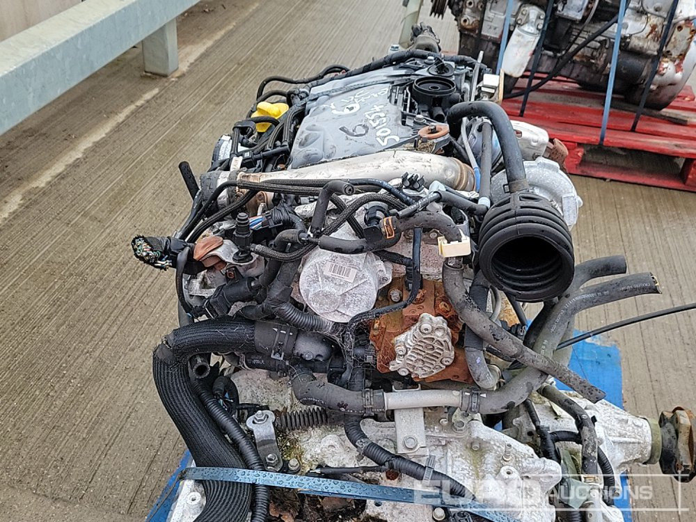 Motor Nissan 4 Cylinder Engine, Gearbox: slika Motor Nissan 4 Cylinder Engine, Gearbox